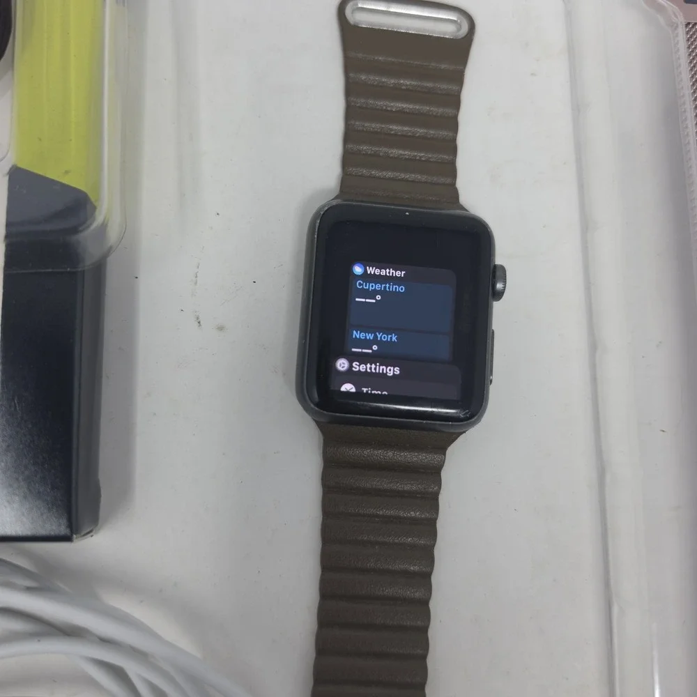 Apple Watch, 7000 Series, 42mm 2 Extra Bands. Works Great